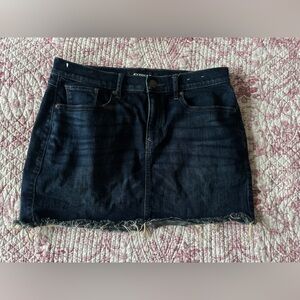 Express Straight Mini Denim Skirt Size 8 – Mid Rise Dark Wash Frayed Hem